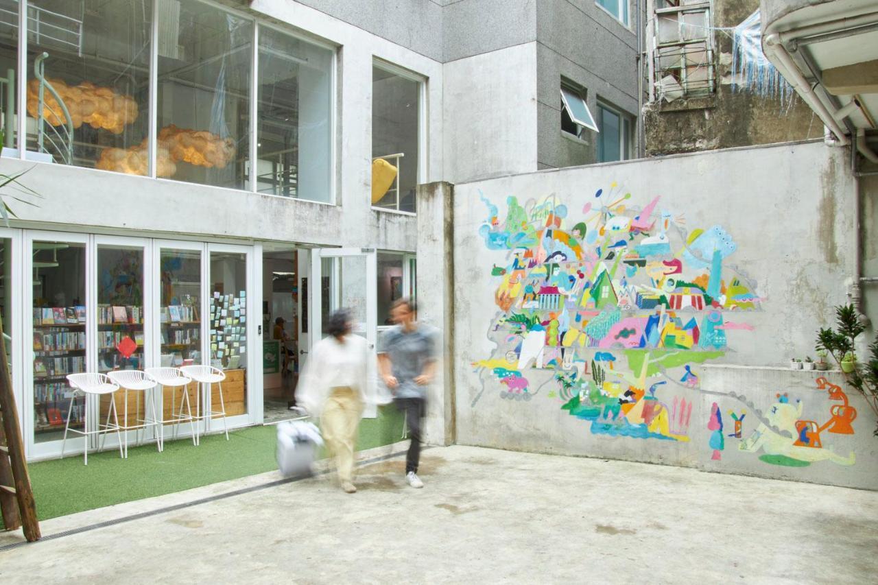 Owlstay Flip Flop Hostel - Garden Taipei Exterior photo